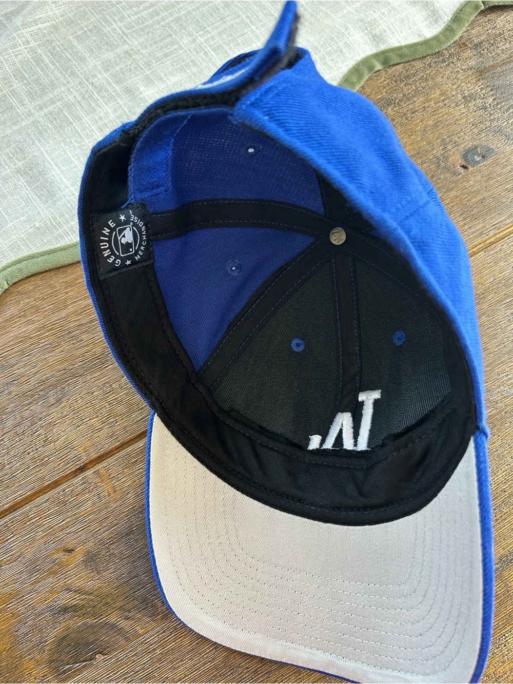 Classic Blue Baseball Cap with White LA Emblem - Picture 4 of 5